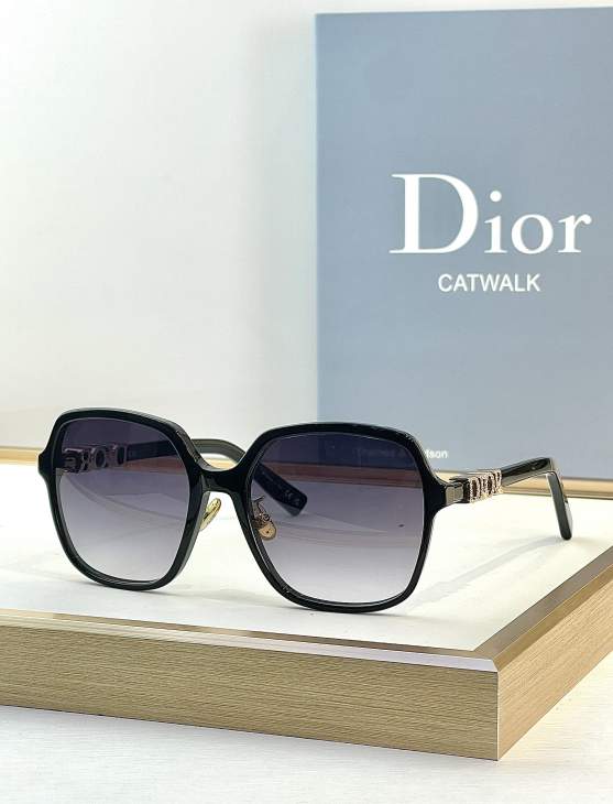 Picture of Dior Sunglasses _SKUfw76160915fw